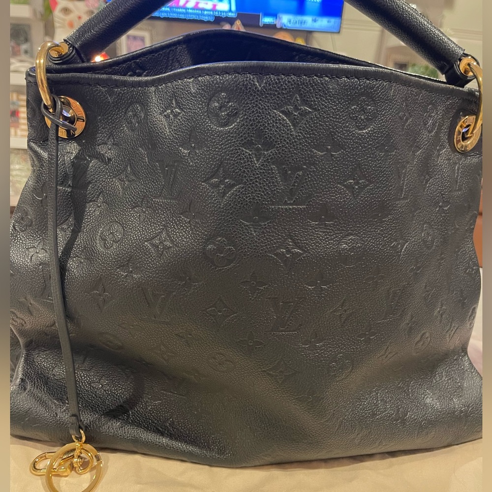 Authentic LV black leather Artsy!  Great used condition!